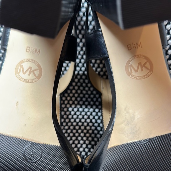 Michael Kors Berkley Black Platform T-Strap Sandals Black and Gold - Picture 8 of 9